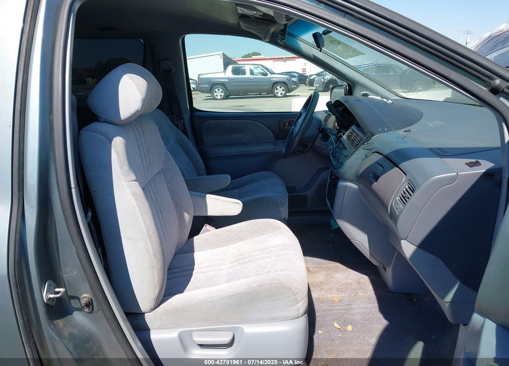 1999 TOYOTA SIENNA LE VIN: 4T3ZF13C8XU109975