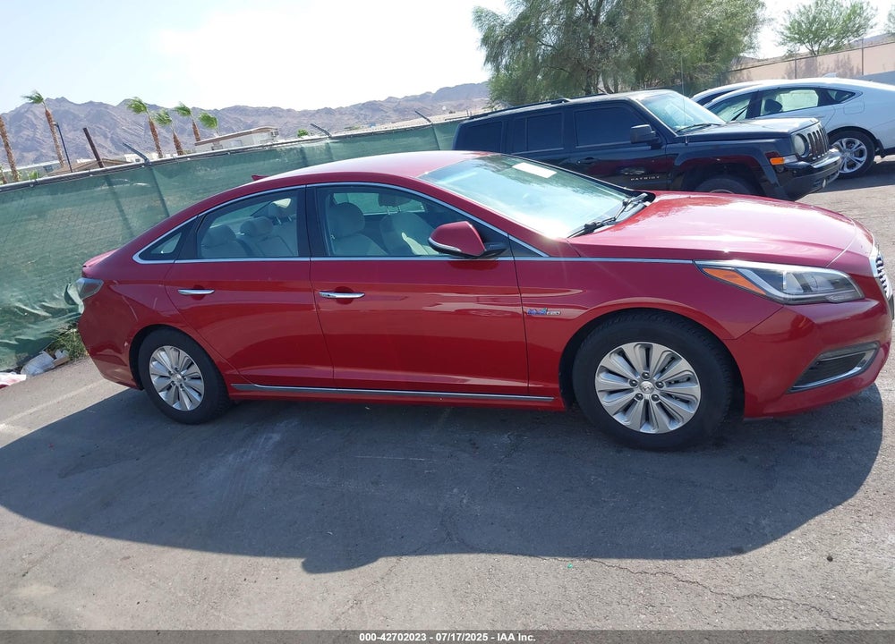 2016 HYUNDAI SONATA HYBRID VIN: KMHE24L19GA016435