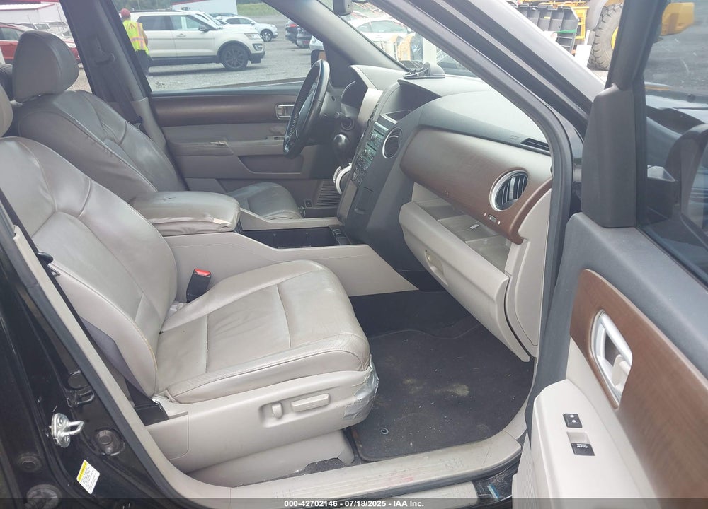 2010 HONDA PILOT VIN: 5FNYF4H60AB005123