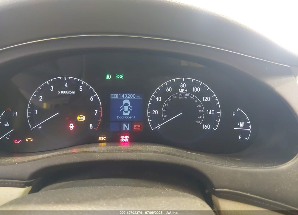 2009 HYUNDAI GENESIS VIN: KMHGC46E69U021386