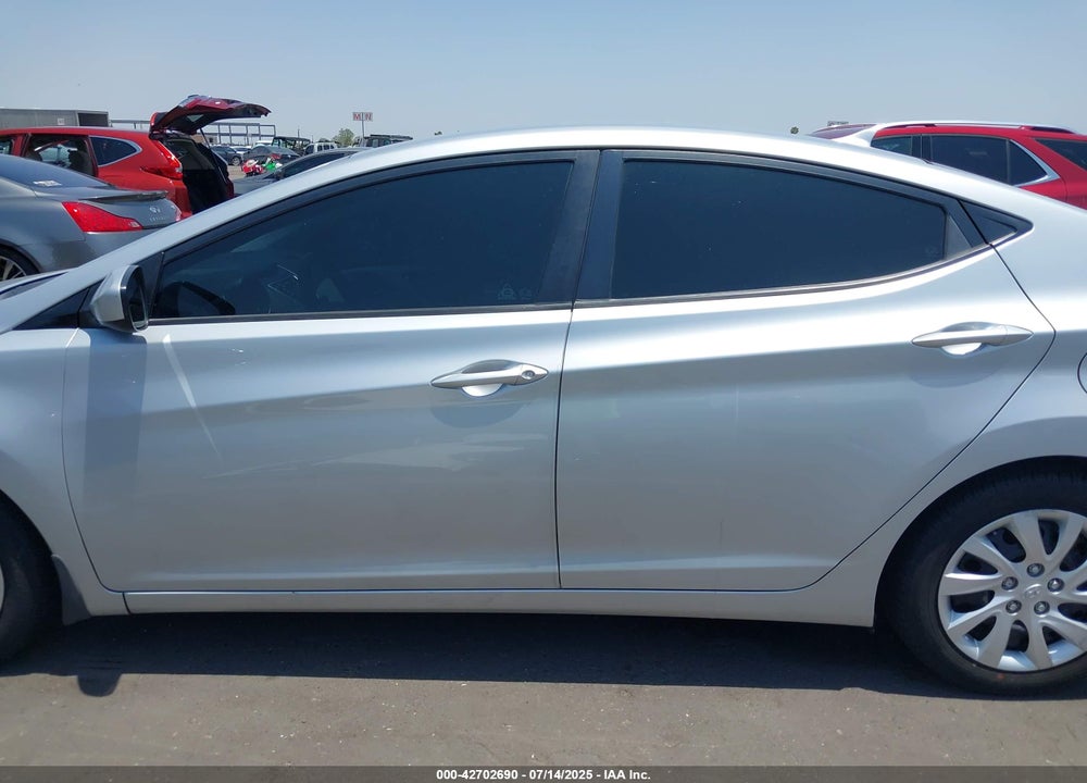 2012 HYUNDAI ELANTRA VIN: 5NPDH4AE8CH068324
