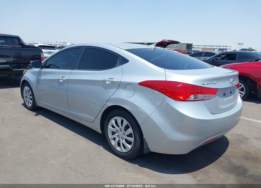 2012 HYUNDAI ELANTRA VIN: 5NPDH4AE8CH068324