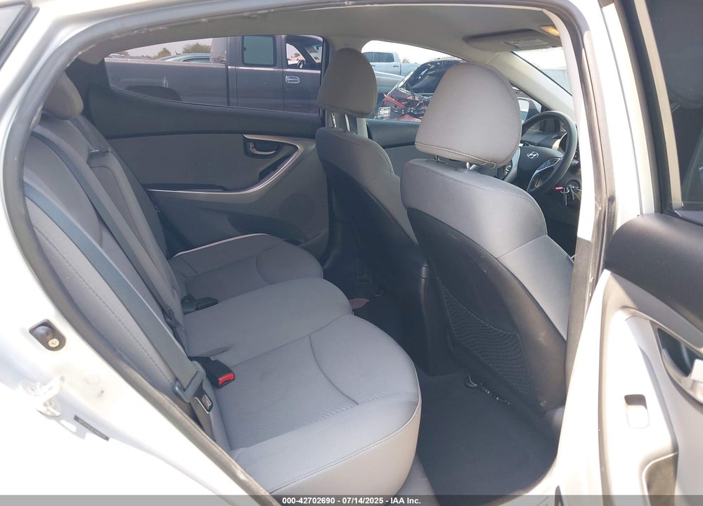 2012 HYUNDAI ELANTRA VIN: 5NPDH4AE8CH068324