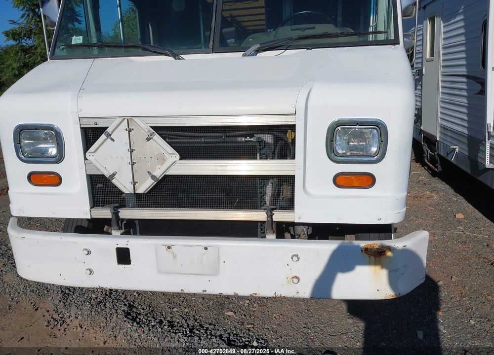 2001 FREIGHTLINER CHASSIS M LINE WALK-IN VAN VIN: 4UZAARBW71CH52560
