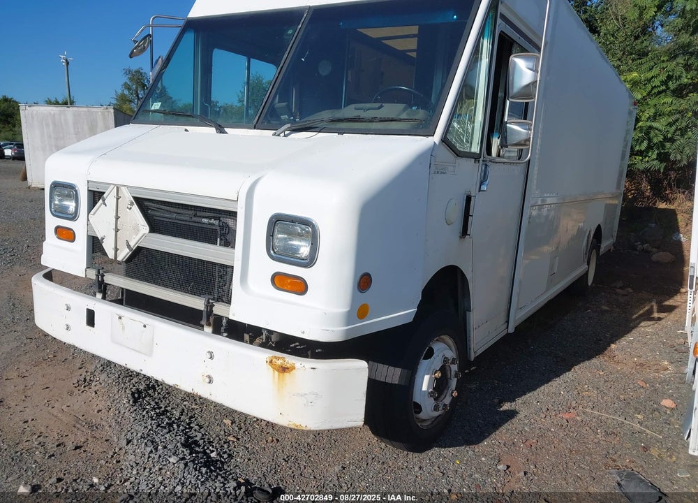 2001 FREIGHTLINER CHASSIS M LINE WALK-IN VAN VIN: 4UZAARBW71CH52560
