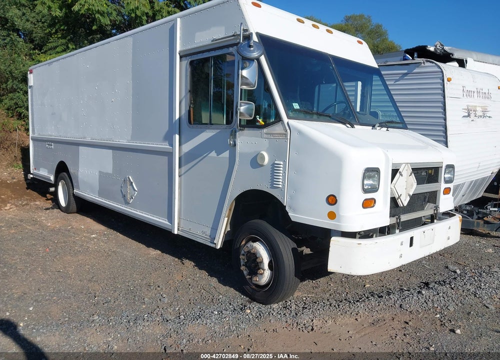 2001 FREIGHTLINER CHASSIS M LINE WALK-IN VAN VIN: 4UZAARBW71CH52560
