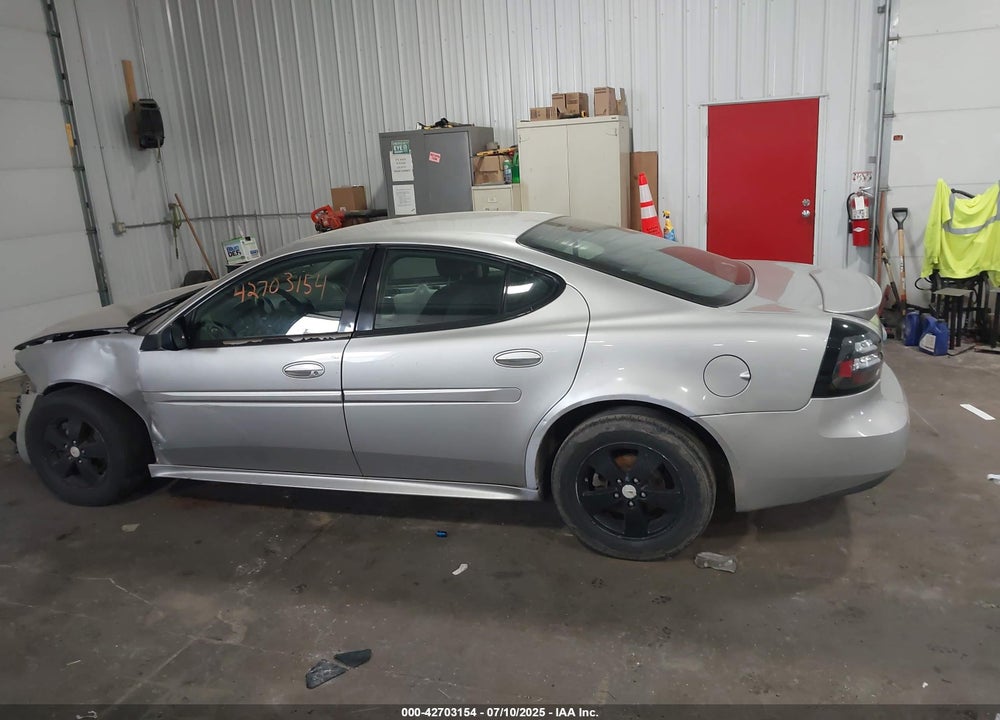 2008 PONTIAC GRAND PRIX VIN: 2G2WP552781181809