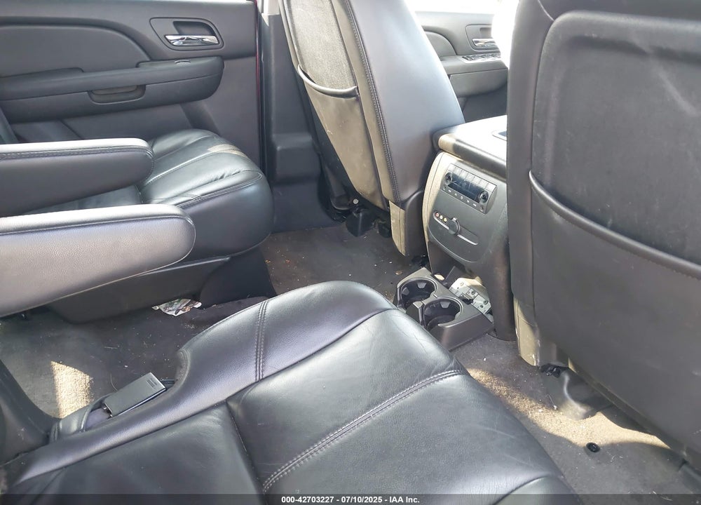 2011 CHEVROLET TAHOE VIN: 1GNSKBE02BR310230