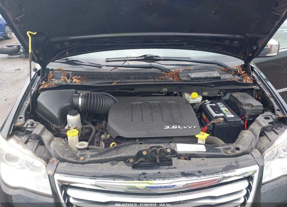 2014 CHRYSLER TOWN & COUNTRY VIN: 2C4RC1GG0ER338857