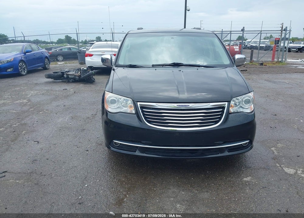2014 CHRYSLER TOWN & COUNTRY VIN: 2C4RC1GG0ER338857