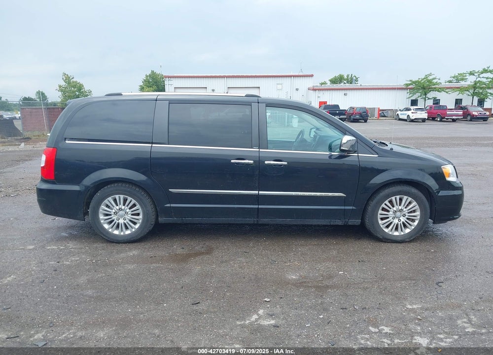 2014 CHRYSLER TOWN & COUNTRY VIN: 2C4RC1GG0ER338857