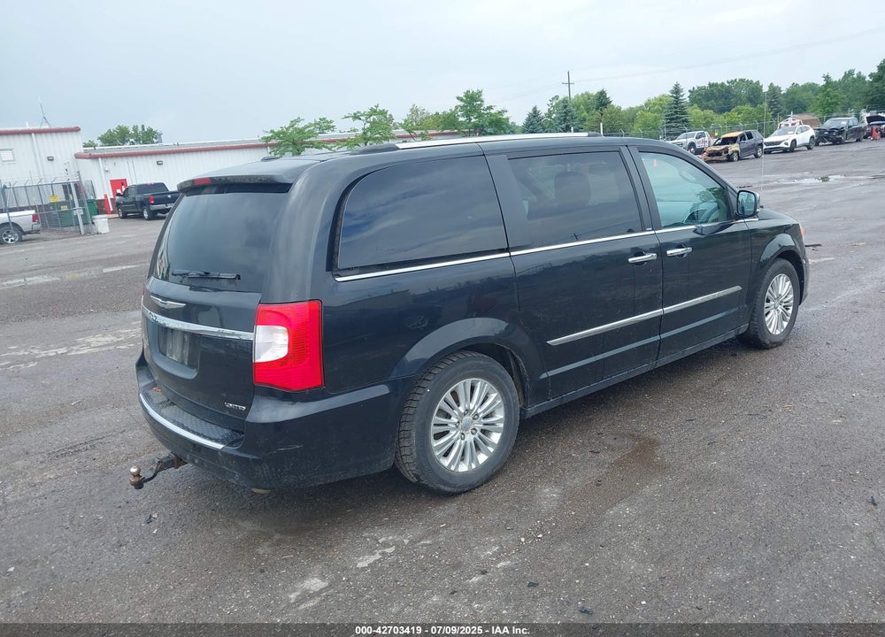 2014 CHRYSLER TOWN & COUNTRY VIN: 2C4RC1GG0ER338857