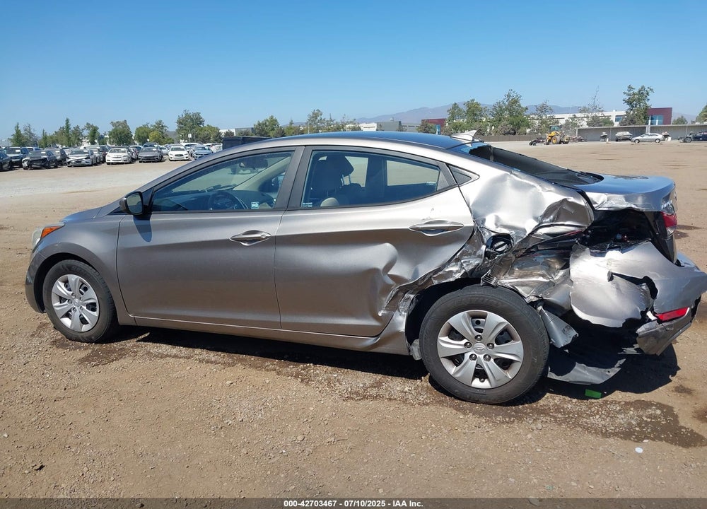 2016 HYUNDAI ELANTRA VIN: 5NPDH4AE4GH778097