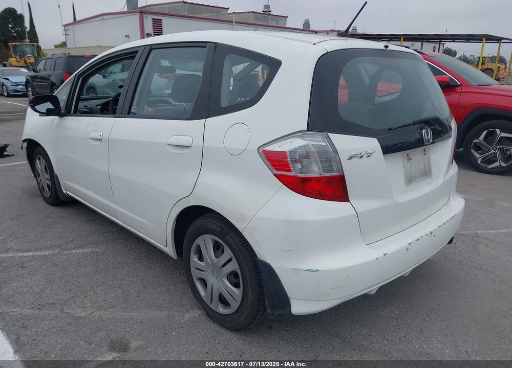 2011 HONDA FIT VIN: JHMGE8H39BC028389