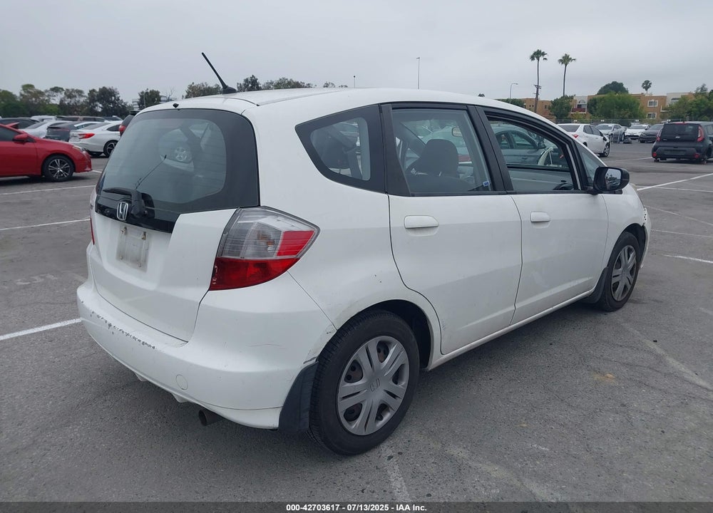 2011 HONDA FIT VIN: JHMGE8H39BC028389
