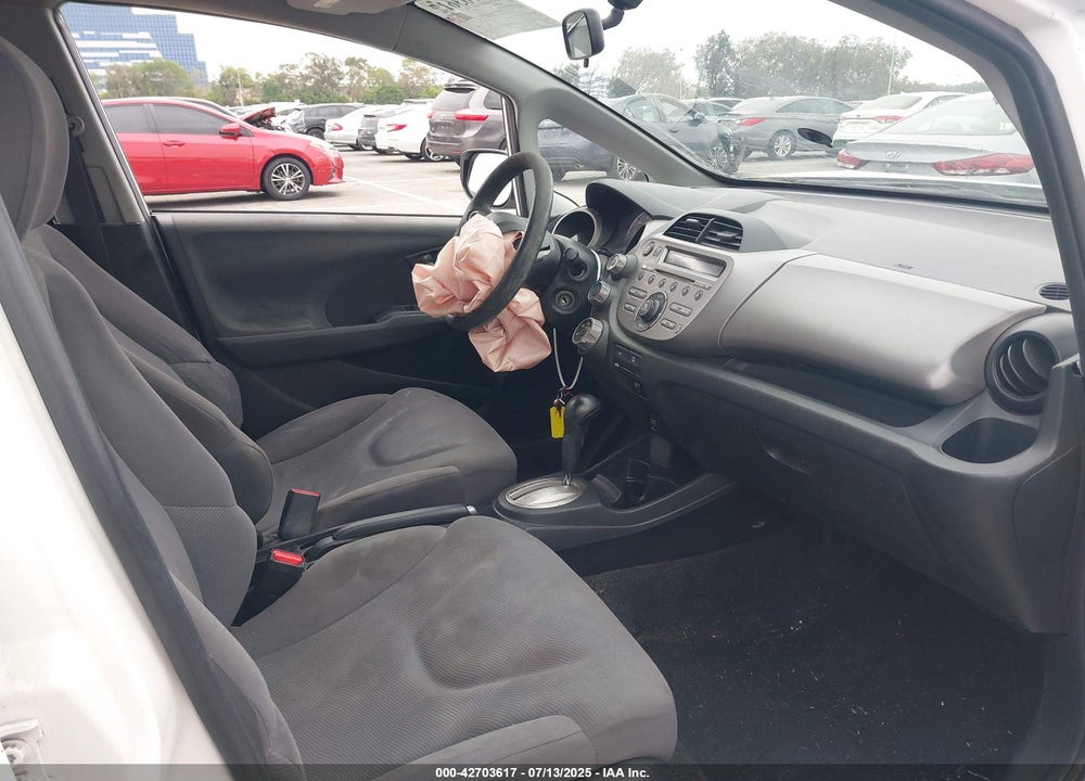 2011 HONDA FIT VIN: JHMGE8H39BC028389