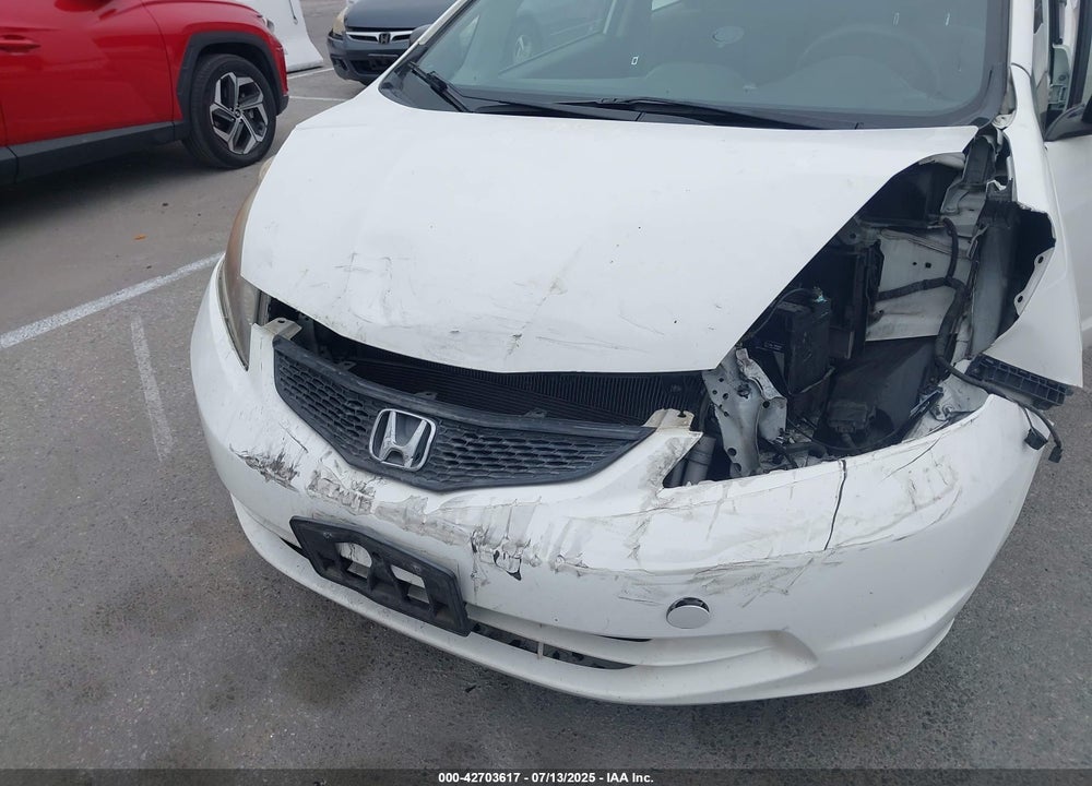2011 HONDA FIT VIN: JHMGE8H39BC028389