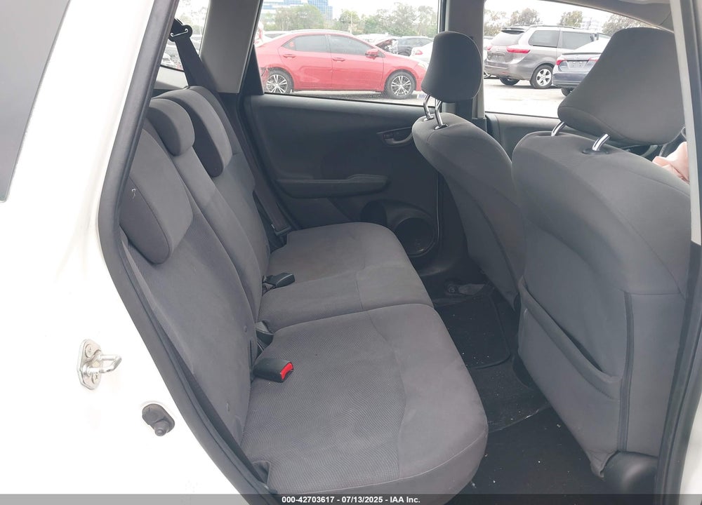 2011 HONDA FIT VIN: JHMGE8H39BC028389