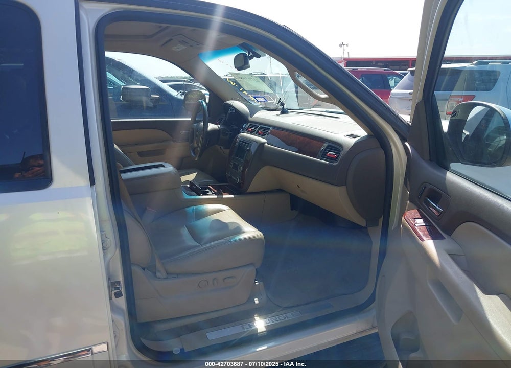 2011 CHEVROLET SUBURBAN 1500 VIN: 1GNSCKE09BR201504