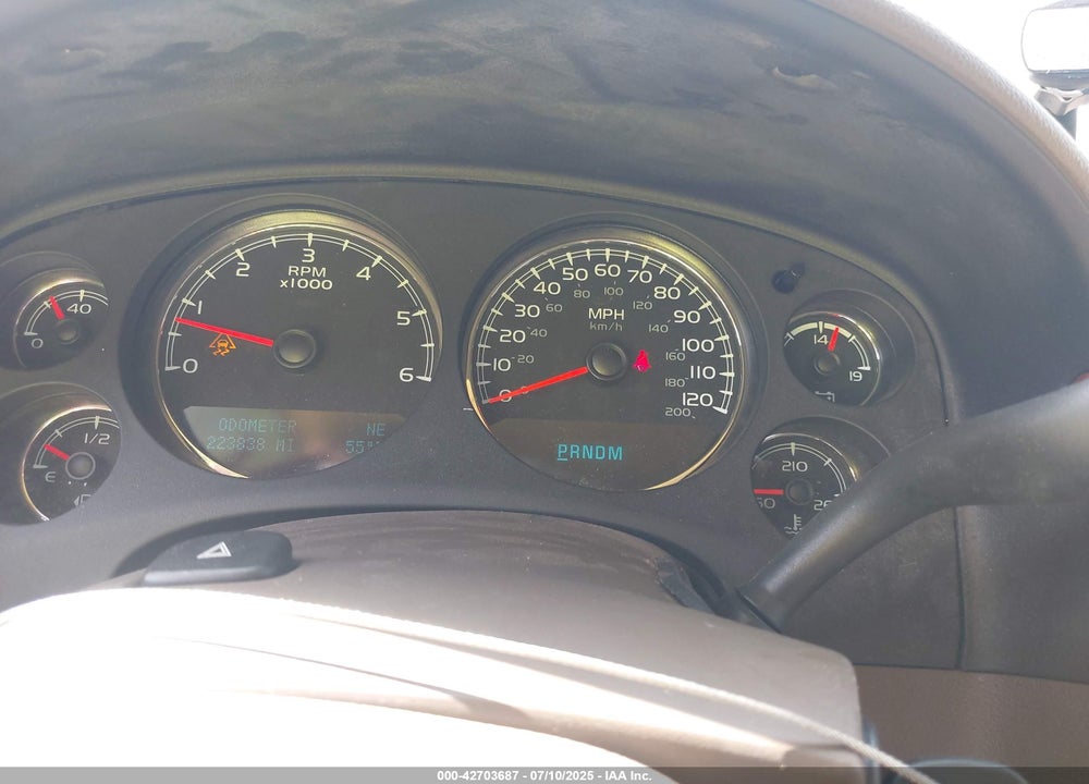 2011 CHEVROLET SUBURBAN 1500 VIN: 1GNSCKE09BR201504