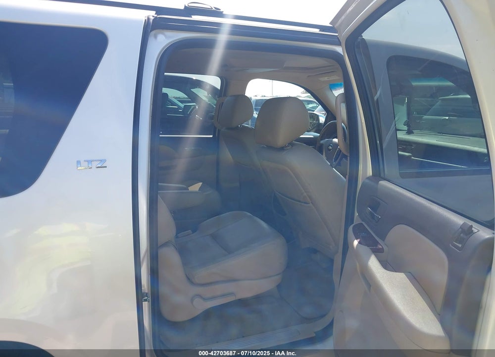 2011 CHEVROLET SUBURBAN 1500 VIN: 1GNSCKE09BR201504