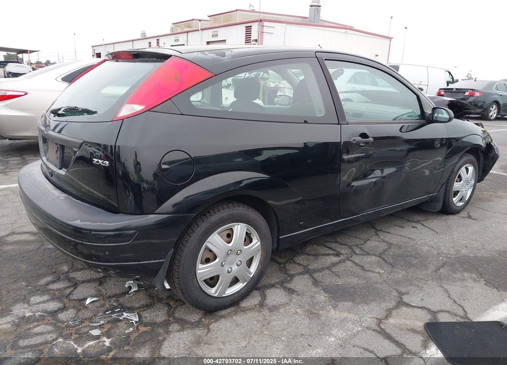 2005 FORD FOCUS ZX3 VIN: 3FAFP31N55R150426