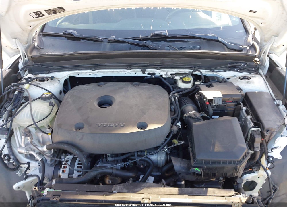 2020 VOLVO XC40 VIN: YV4162UM6L2265698