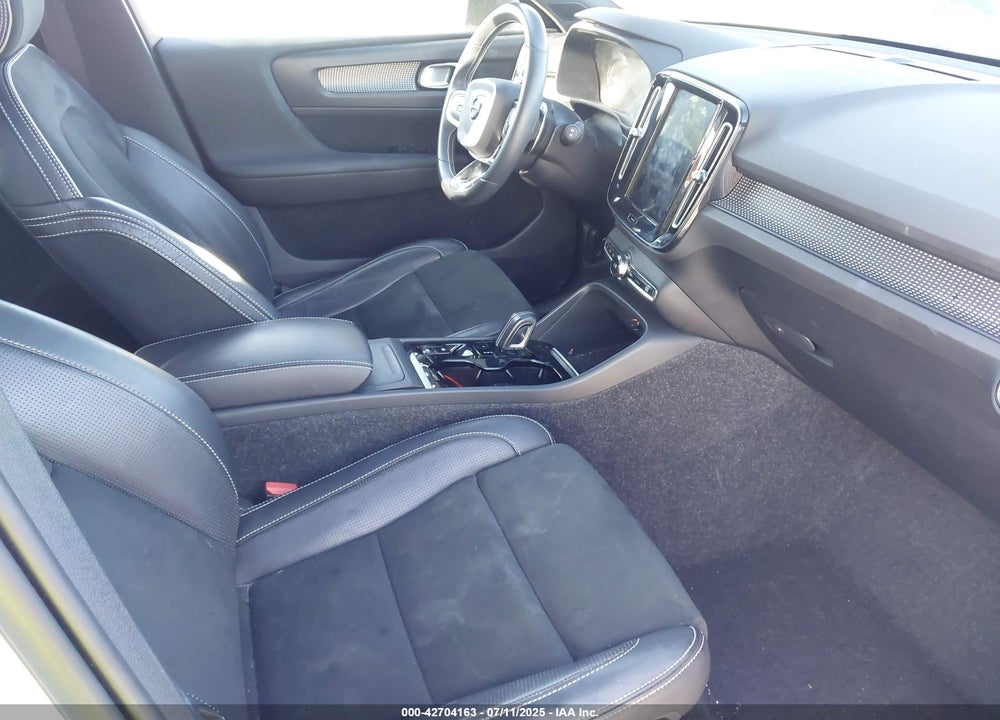 2020 VOLVO XC40 VIN: YV4162UM6L2265698