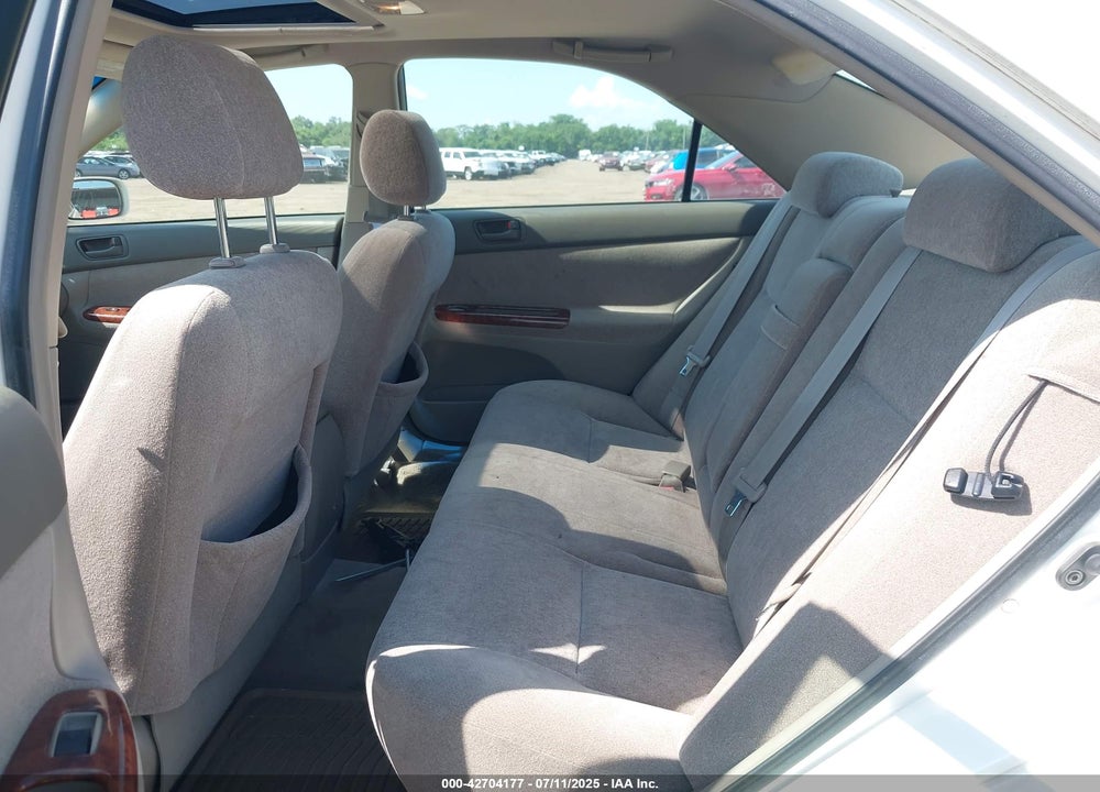 2004 TOYOTA CAMRY LE VIN: JTDBE32K740284744