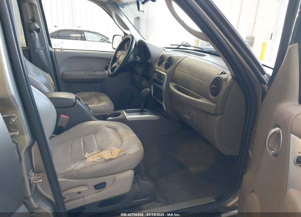 2004 JEEP LIBERTY RENEGADE VIN: 1J4GK38K04W155631