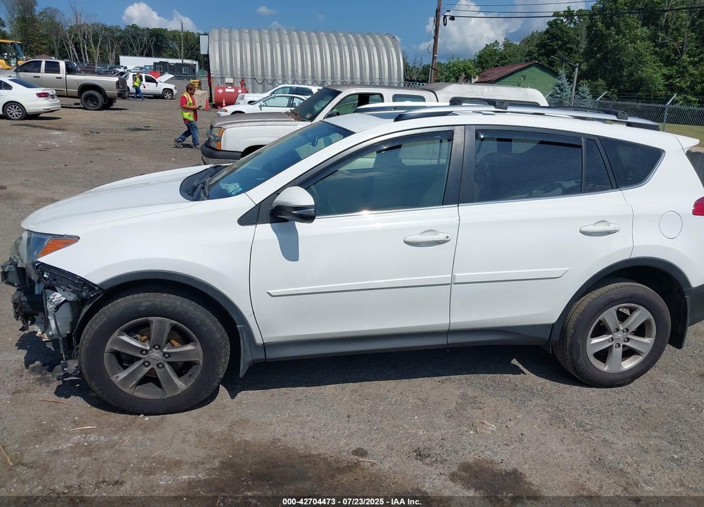 2014 TOYOTA RAV4 XLE VIN: JTMRFREV2ED051031