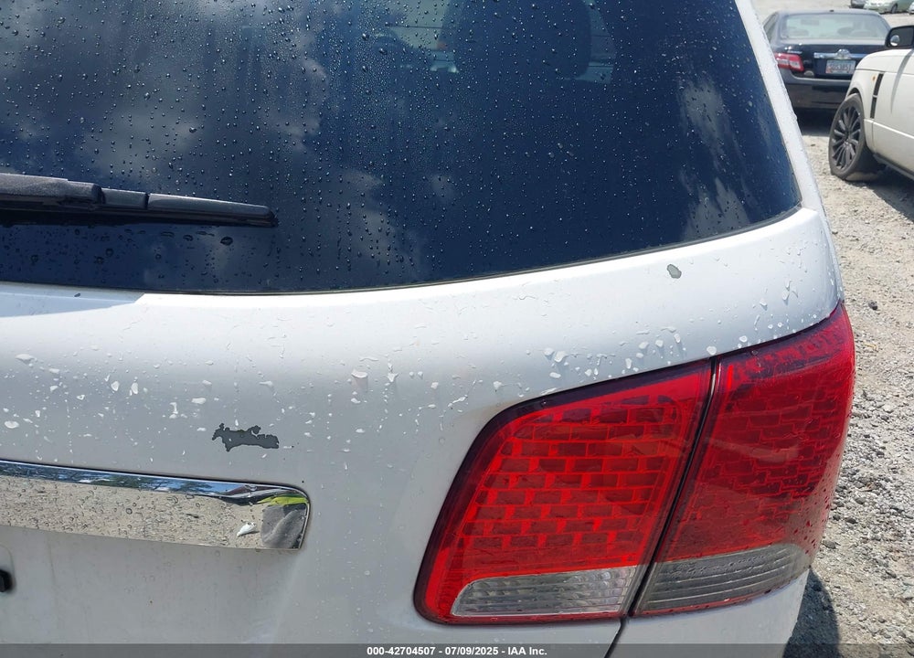 2011 KIA SORENTO VIN: 5XYKTDA19BG093600