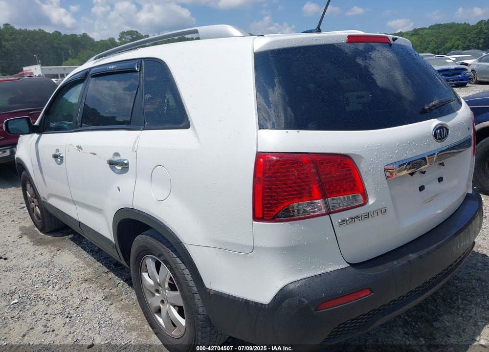 2011 KIA SORENTO VIN: 5XYKTDA19BG093600