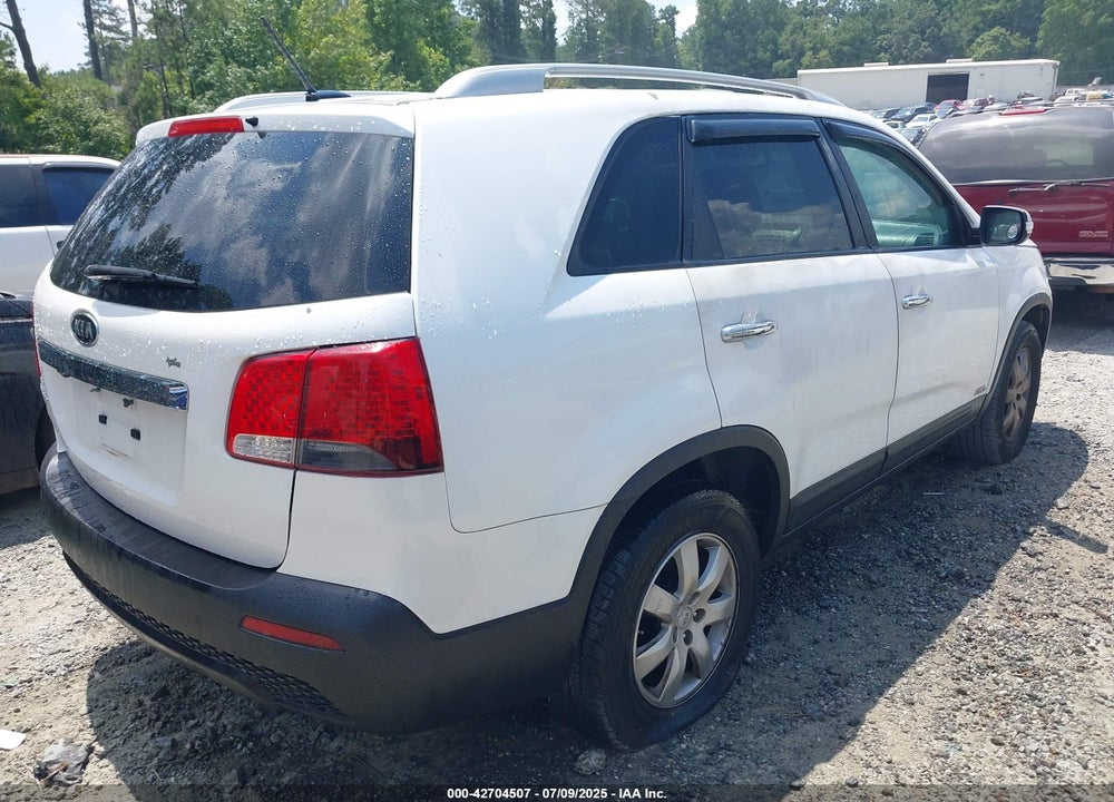 2011 KIA SORENTO VIN: 5XYKTDA19BG093600