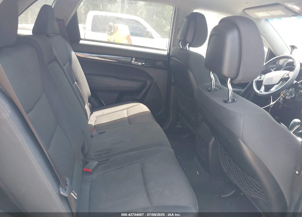 2011 KIA SORENTO VIN: 5XYKTDA19BG093600