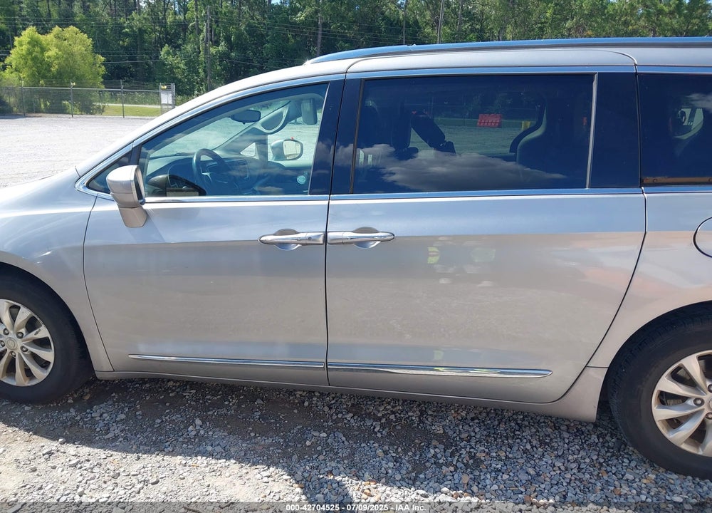 2018 CHRYSLER PACIFICA TOURING L VIN: 2C4RC1BG5JR120091