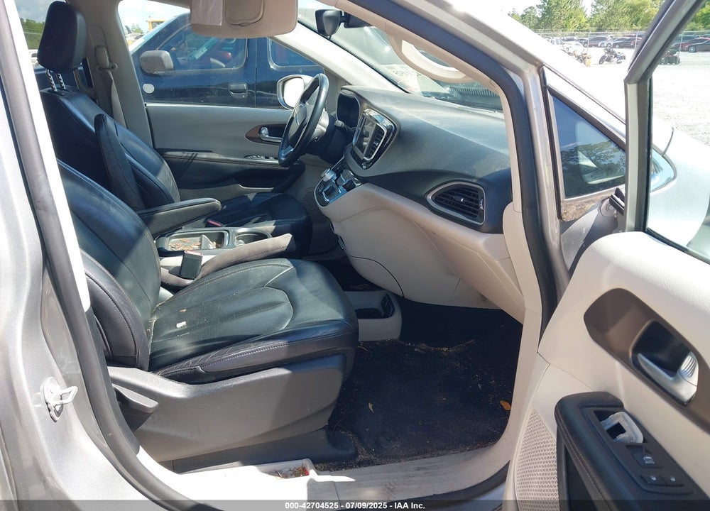 2018 CHRYSLER PACIFICA TOURING L VIN: 2C4RC1BG5JR120091