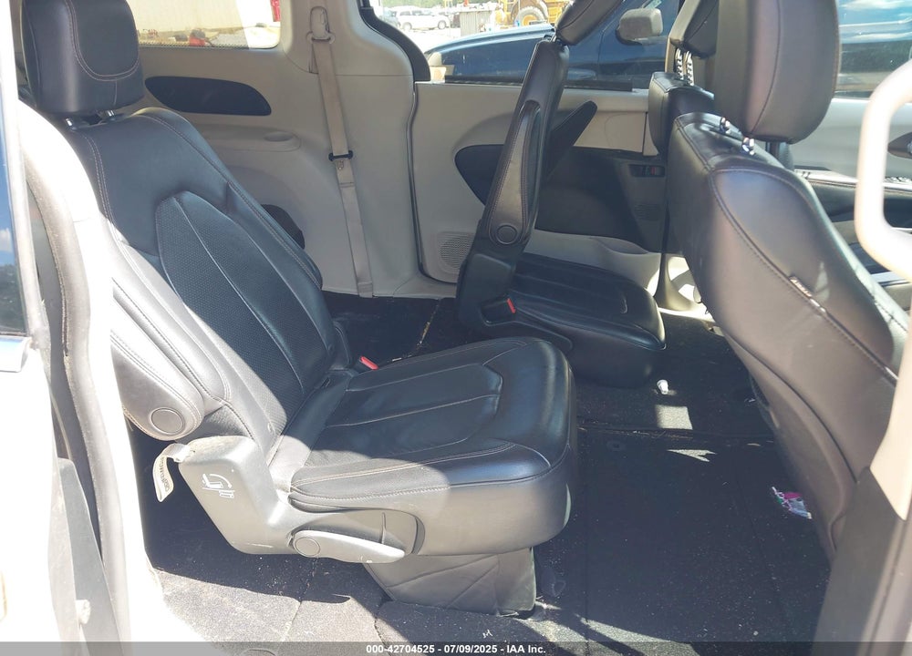 2018 CHRYSLER PACIFICA TOURING L VIN: 2C4RC1BG5JR120091