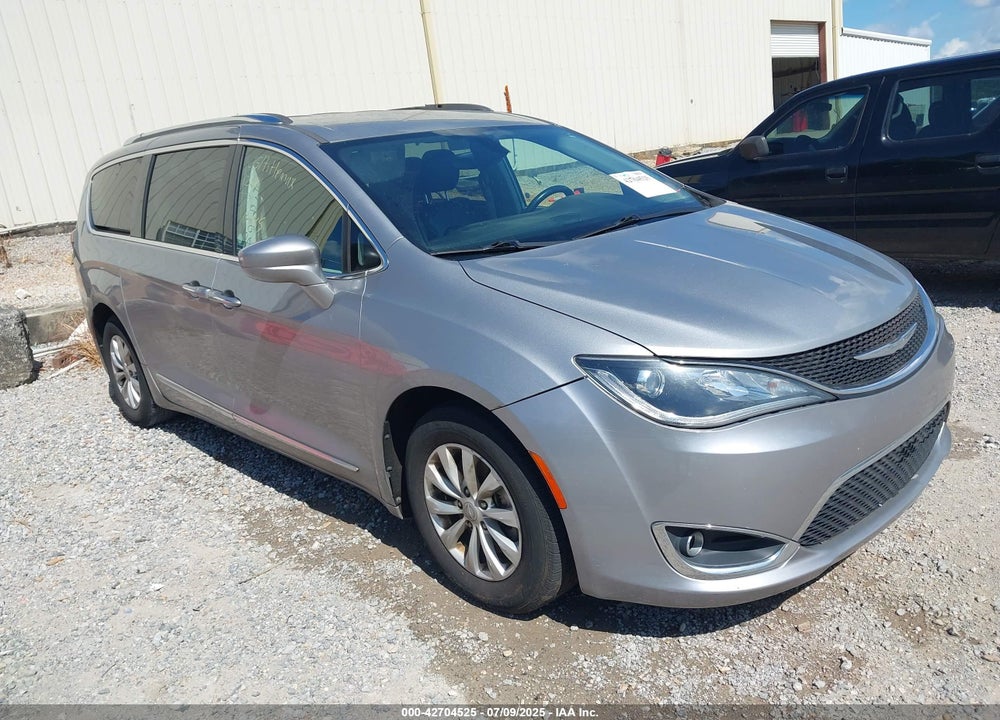 2018 CHRYSLER PACIFICA TOURING L VIN: 2C4RC1BG5JR120091