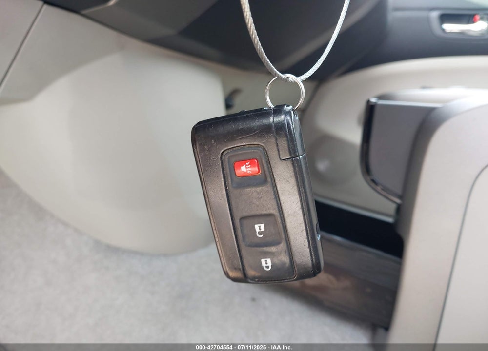 2009 TOYOTA PRIUS TOURING VIN: JTDKB20U097841984