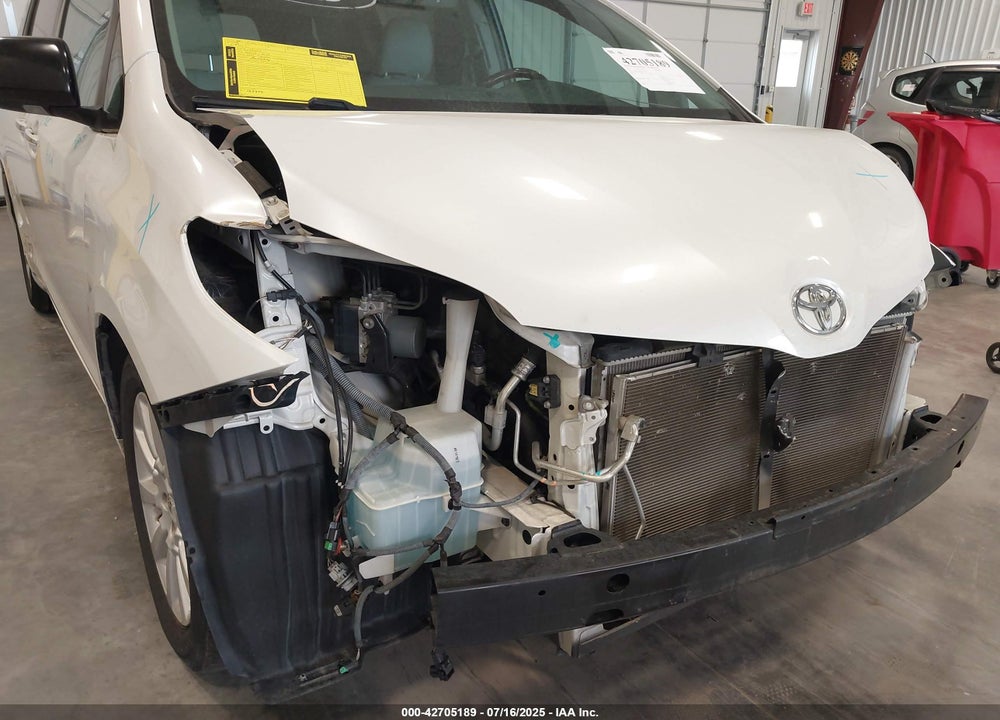 2012 TOYOTA SIENNA LIMITED V6 7 PASSENGER VIN: 5TDYK3DC9CS254505