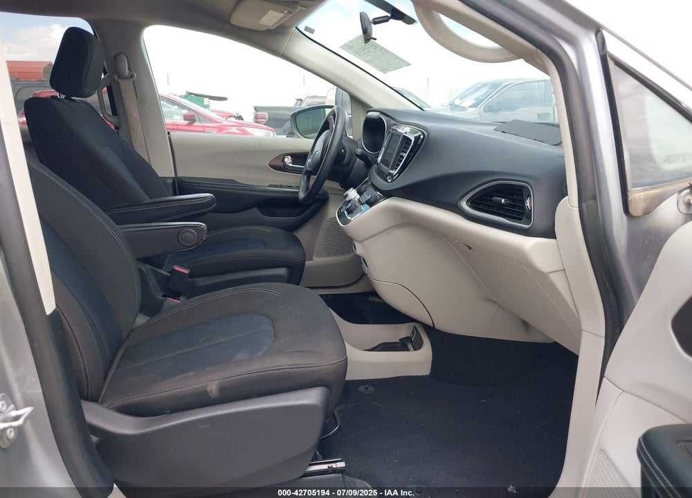 2020 CHRYSLER VOYAGER L VIN: 2C4RC1AG7LR243377
