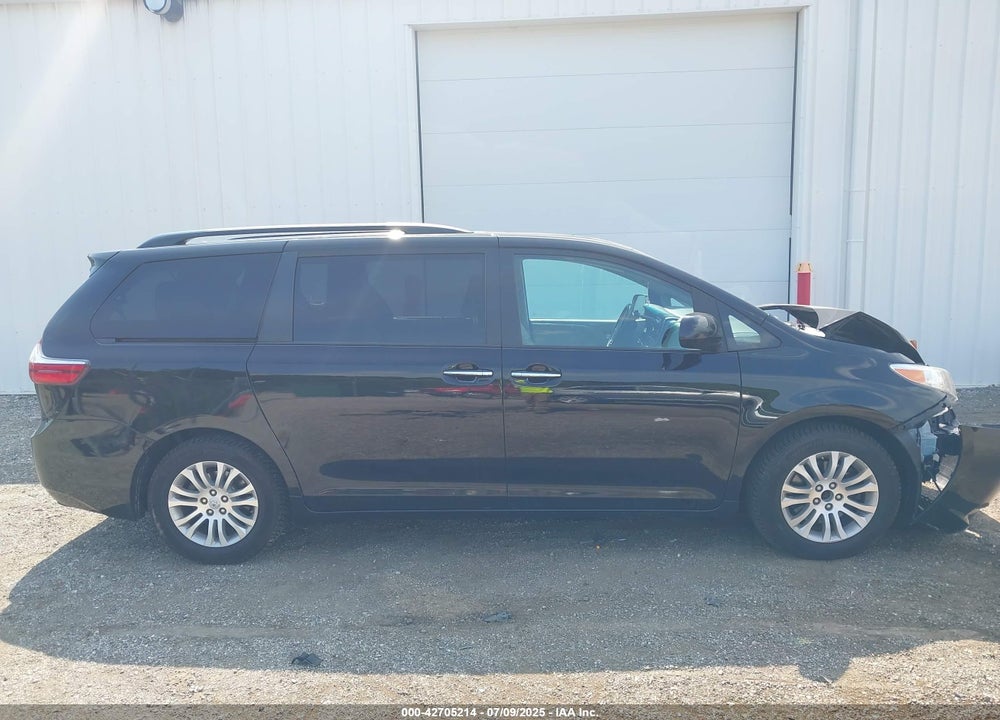 2016 TOYOTA SIENNA XLE 8 PASSENGER VIN: 5TDYK3DC4GS691172