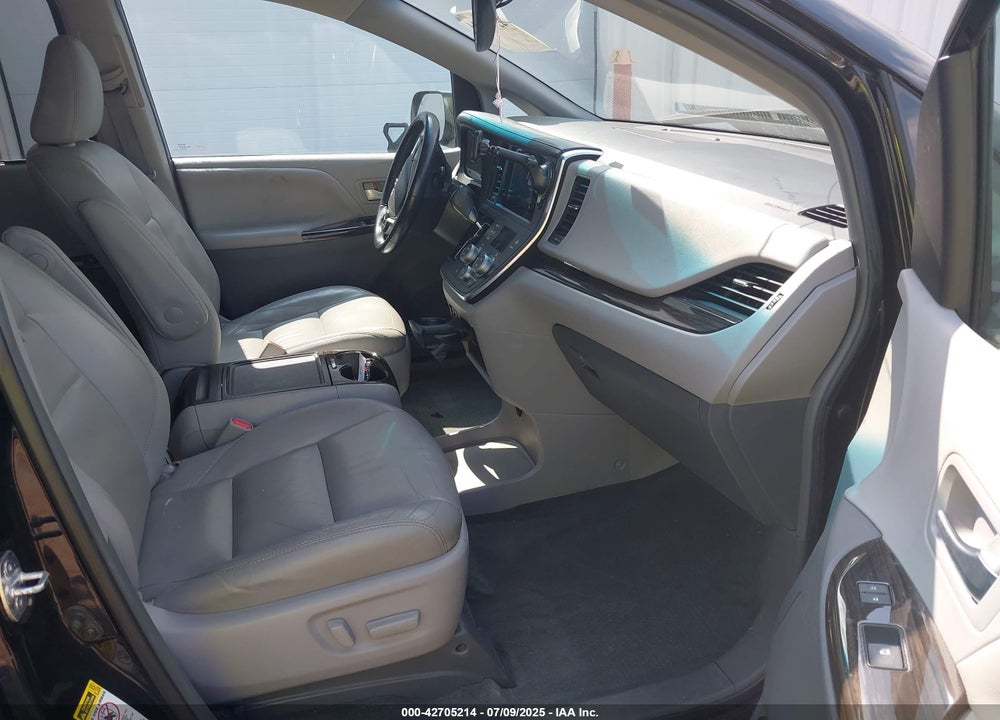 2016 TOYOTA SIENNA XLE 8 PASSENGER VIN: 5TDYK3DC4GS691172