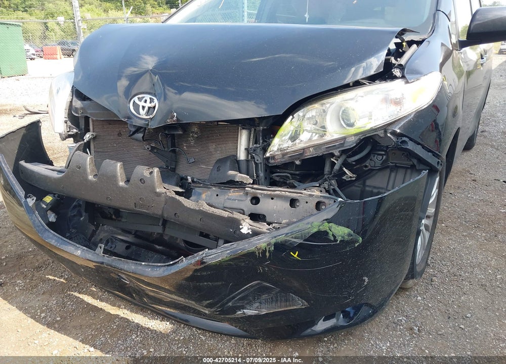 2016 TOYOTA SIENNA XLE 8 PASSENGER VIN: 5TDYK3DC4GS691172