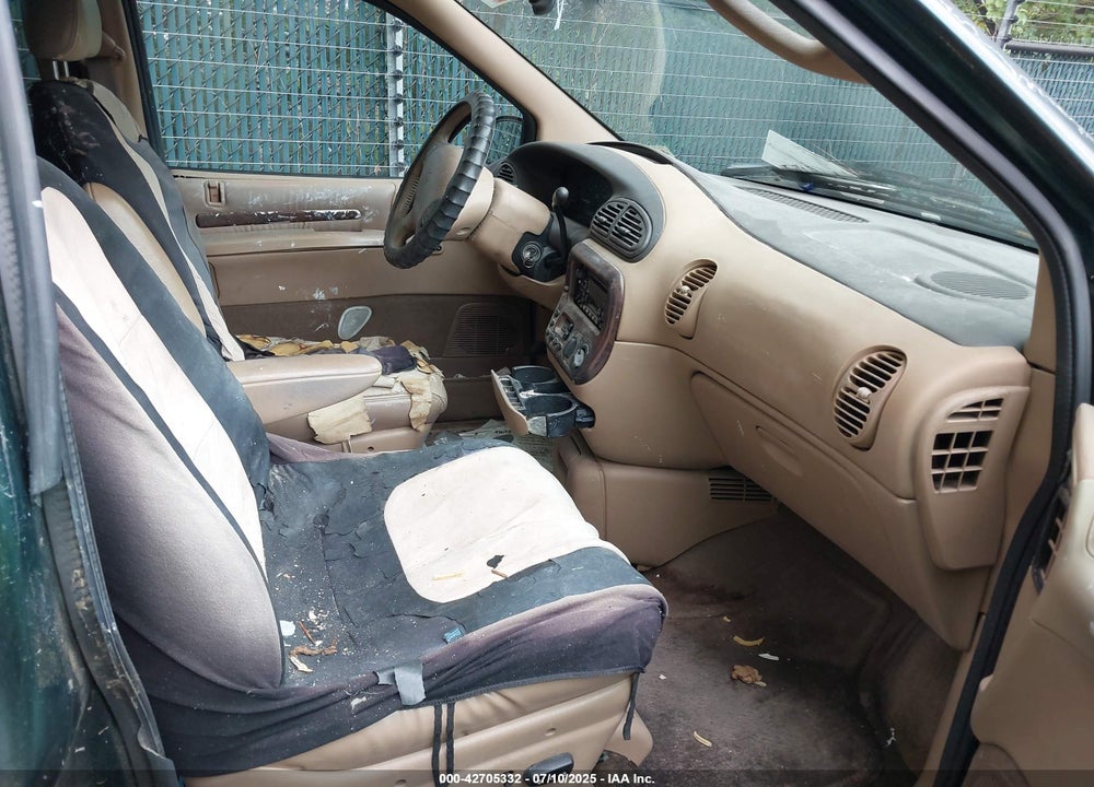 1998 CHRYSLER TOWN & COUNTRY LXI VIN: 1C4GP64L9WB665462