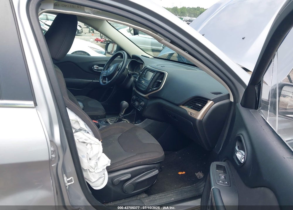 2016 JEEP CHEROKEE VIN: 1C4PJLCB1GW158137