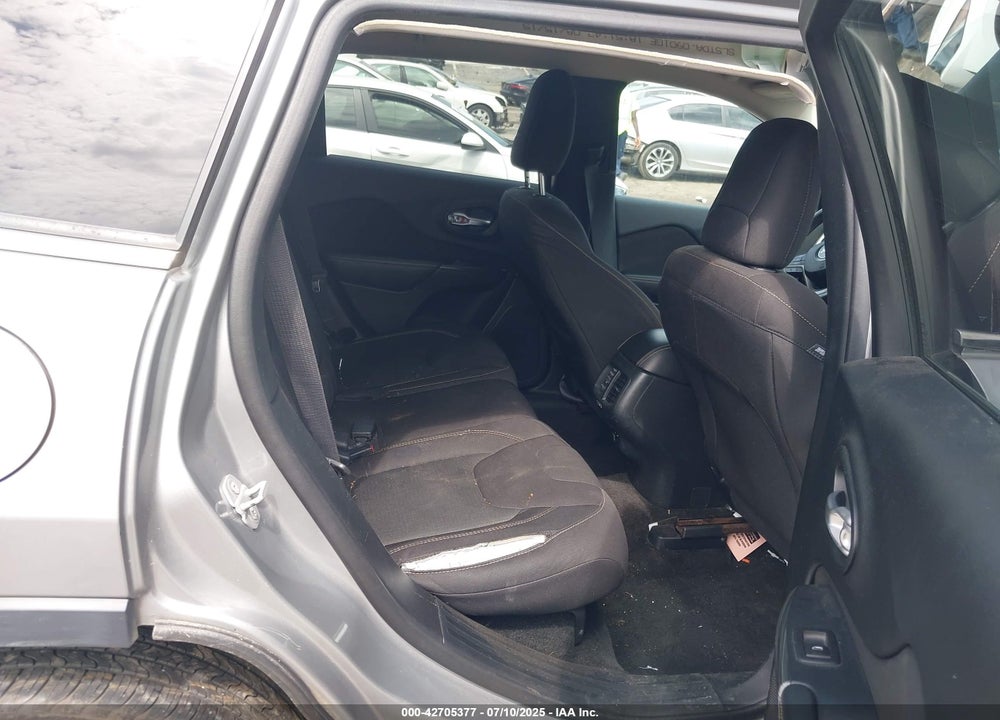 2016 JEEP CHEROKEE VIN: 1C4PJLCB1GW158137