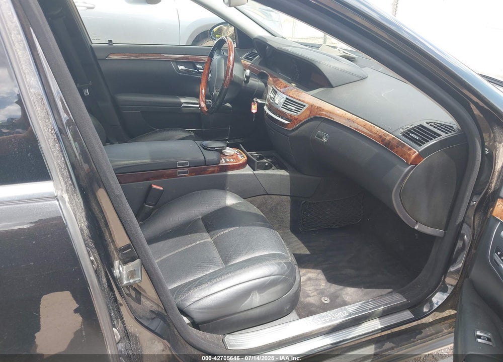 2007 MERCEDES-BENZ S 550 VIN: WDDNG71X47A138401