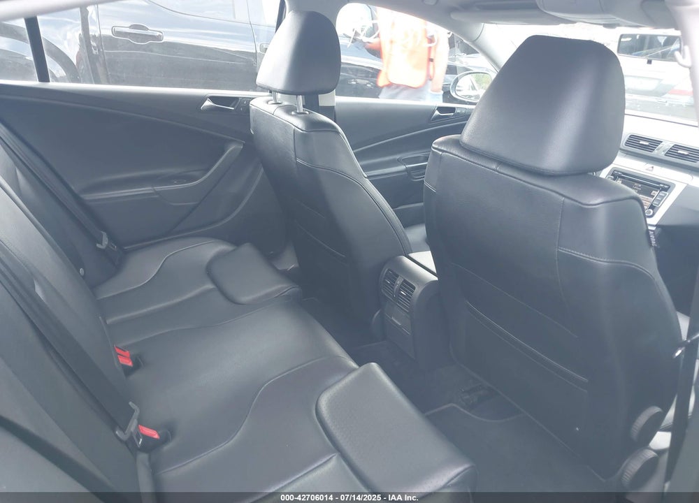 2010 VOLKSWAGEN PASSAT VIN: WVWJM7AN0AE101359